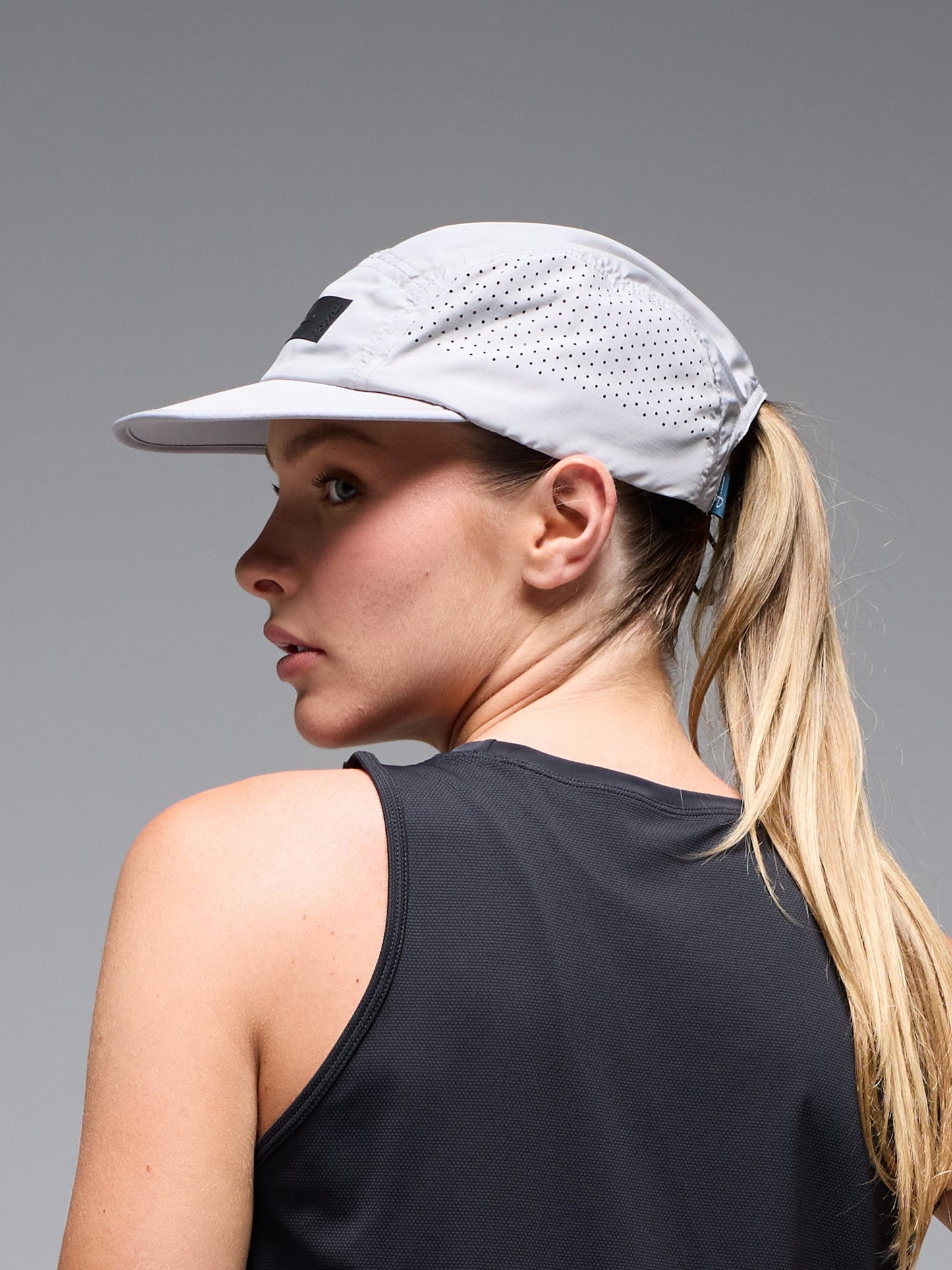 BYND GORRA - GRIS CLARO
