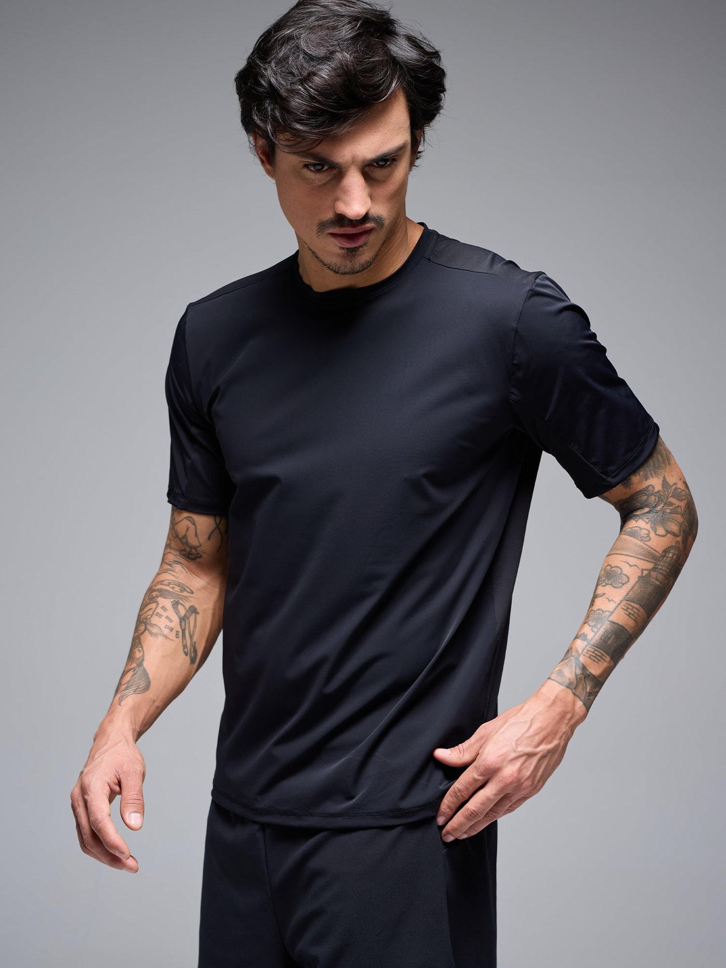 CAMISETA BYND OSAKA - NEGRO