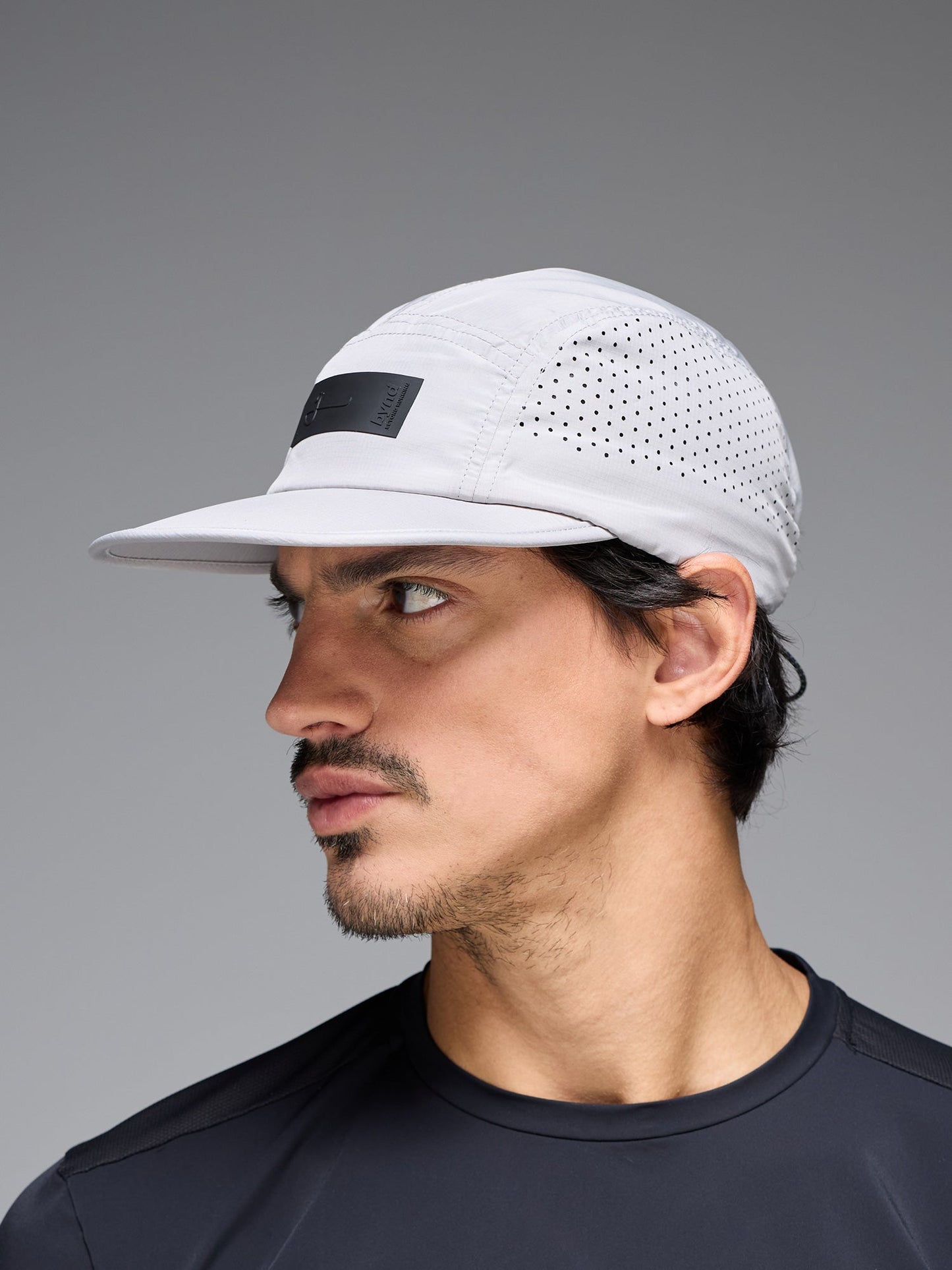 BYND GORRA - GRIS CLARO
